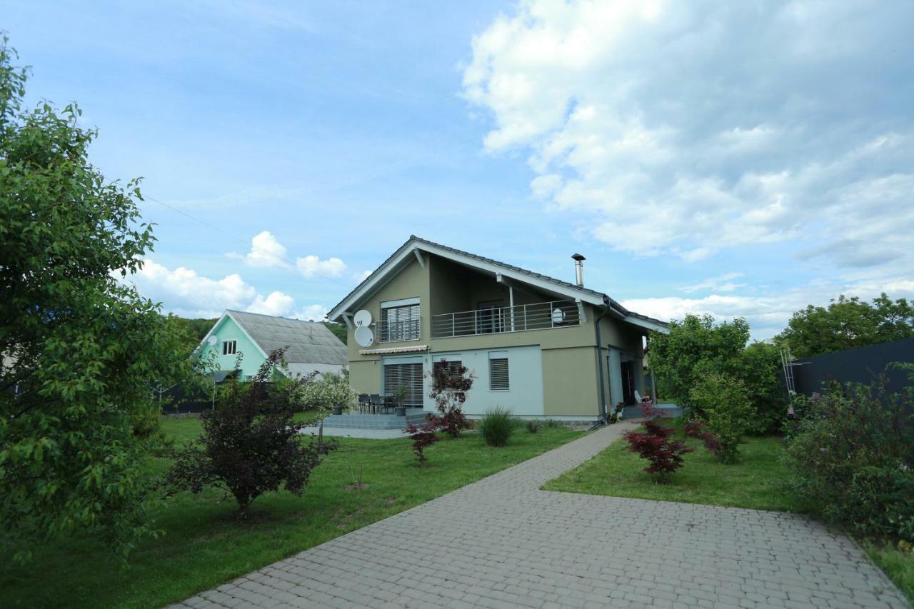 Sentis Hotel Ужгород Екстериор снимка